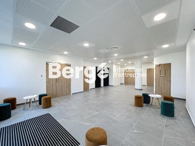 Bureau dans SOPHIA ANTIPOLIS à vendre - Hall d’entrée – Image 2 sur 7