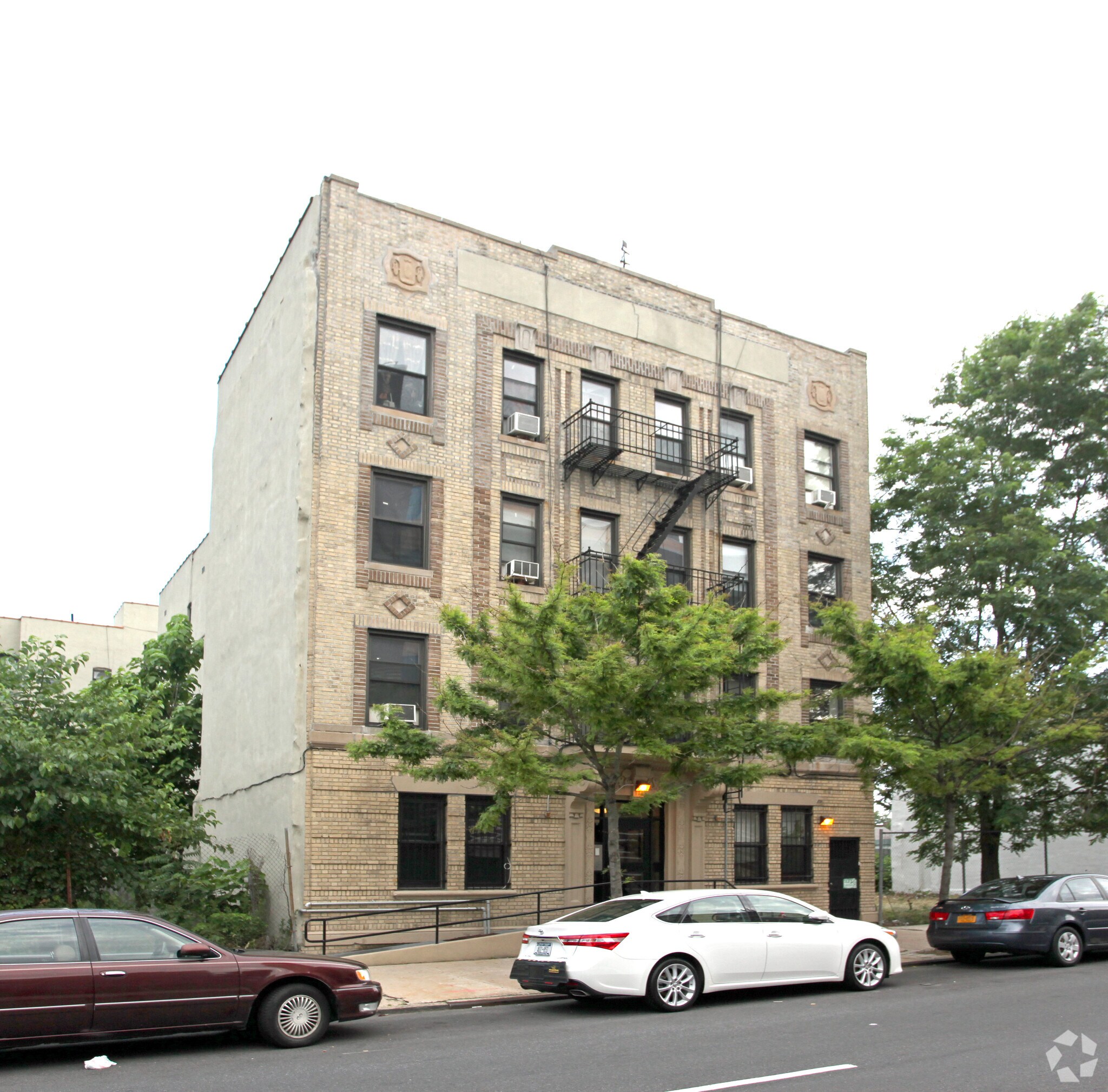 BROOKLYN 8-BUILDINGS $39K/Unit- portefeuille de 8 biens à vendre sur LoopNet.fr Photo principale– Image 1 sur 8