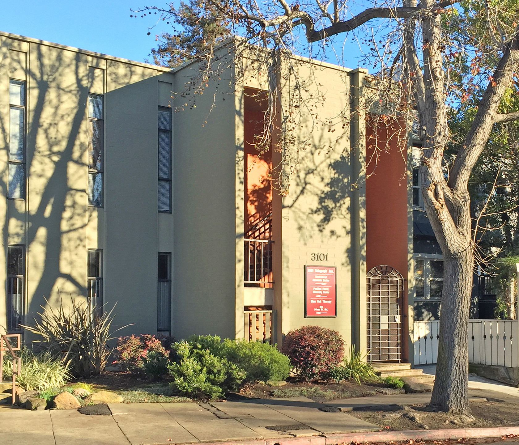 3101 Telegraph Ave, Berkeley, CA à louer Photo de l’immeuble– Image 1 sur 18