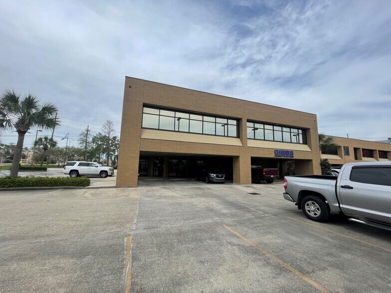 5740 Citrus Blvd, New Orleans, LA à louer - Photo de l’immeuble – Image 2 sur 7