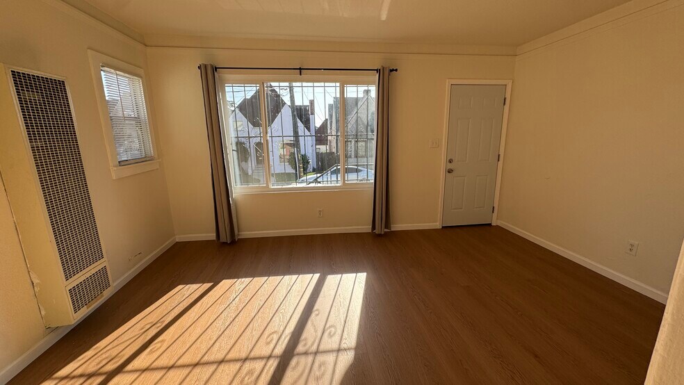 7300-7302 Ney Ave, Oakland, CA à vendre - Photo intérieure – Image 3 sur 10