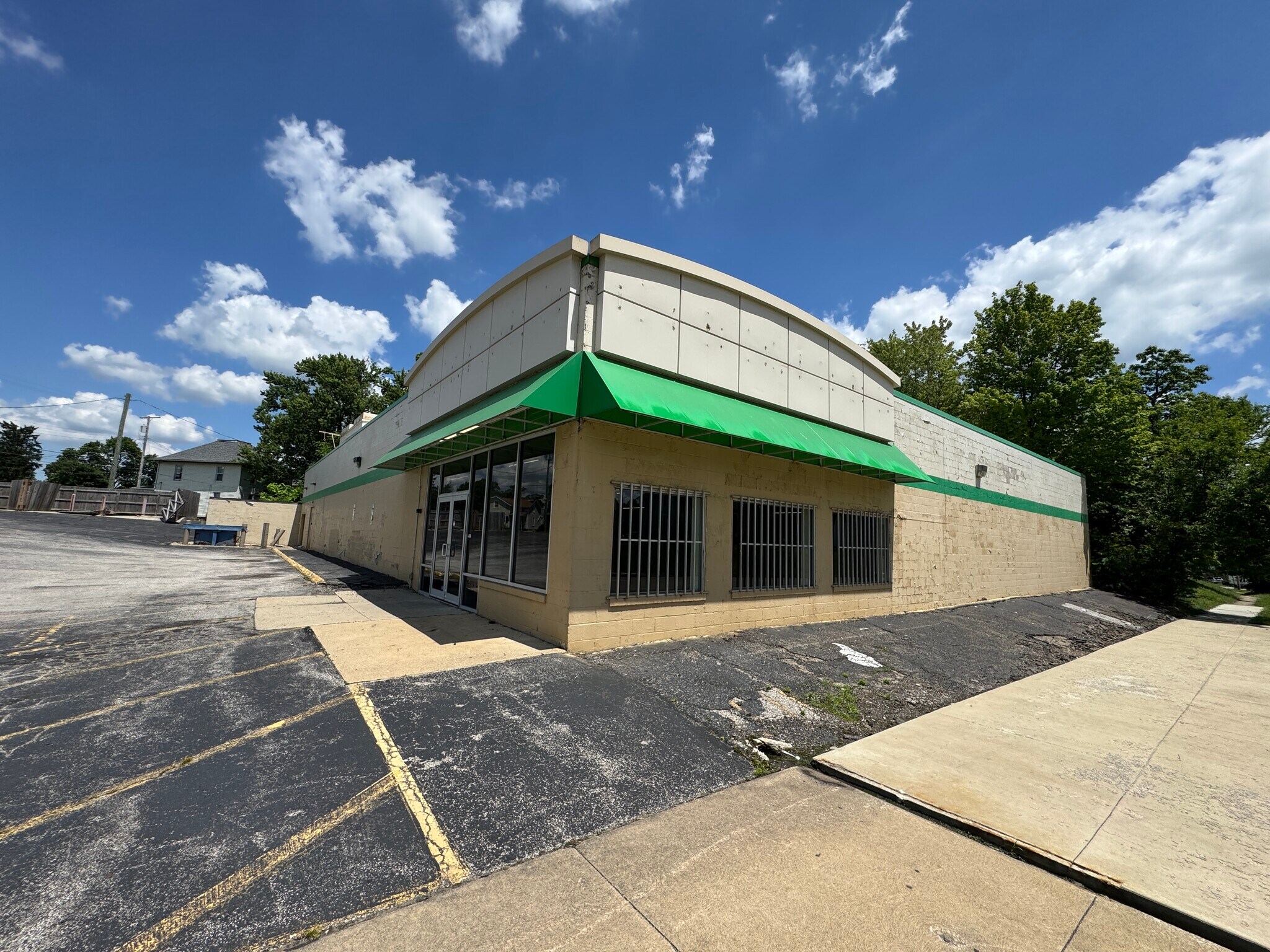 600 S Springmill St, Mansfield, OH à louer Photo de l’immeuble– Image 1 sur 4