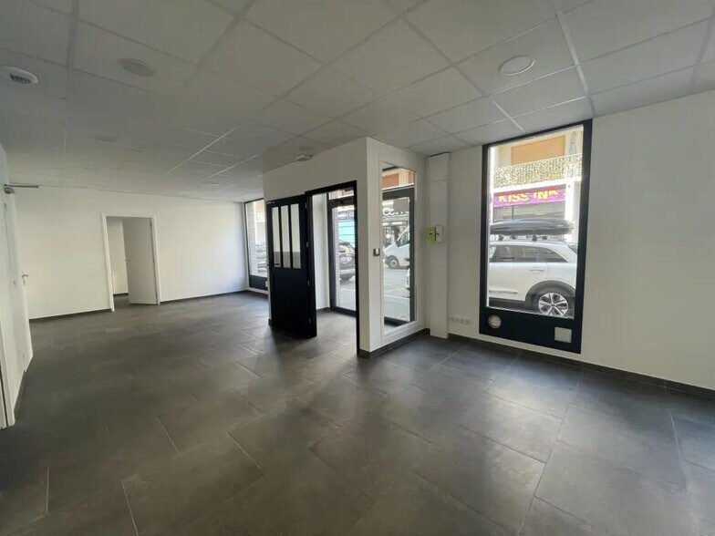 Local commercial dans Évreux à louer - Photo de l’immeuble – Image 3 sur 8
