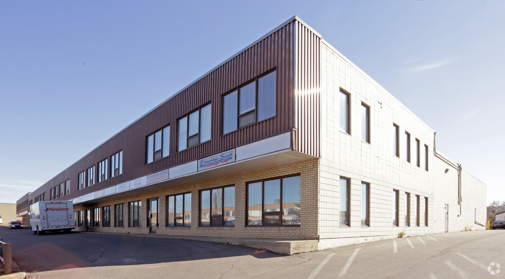 9817-9837 44th Av NW, Edmonton, AB à louer - Photo de l’immeuble – Image 2 sur 4