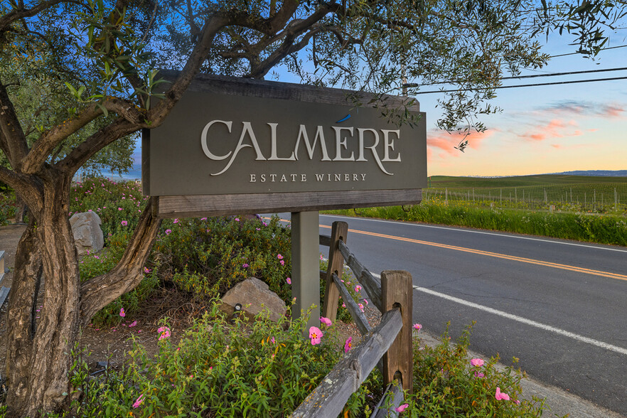 2750 Las Amigas Rd, Napa, CA à vendre - Photo de l’immeuble – Image 3 sur 79