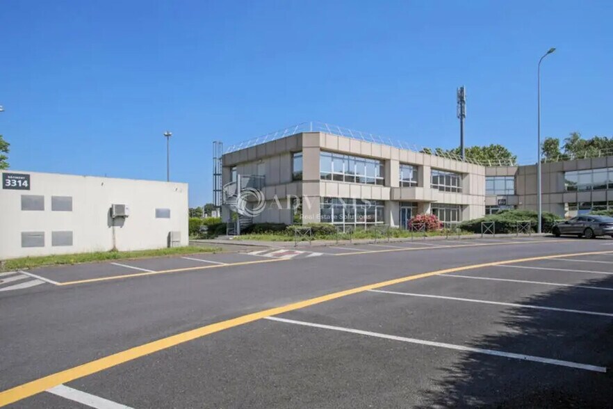 Bureau dans Roissy-en-France à louer - Photo de l’immeuble – Image 1 sur 5