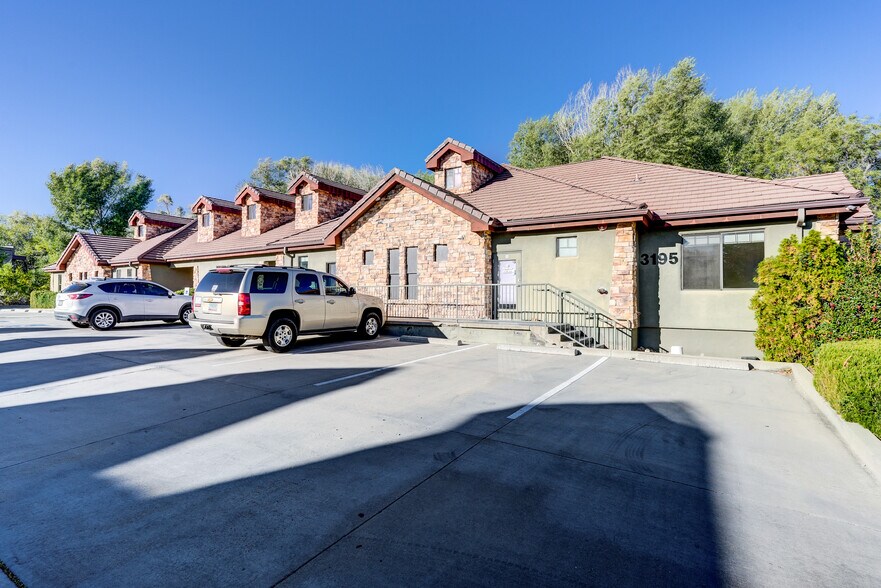 3195 Stillwater Dr, Prescott, AZ à louer - Photo de l’immeuble – Image 3 sur 22