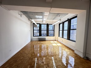 325 W 38th St, New York, NY à louer Photo intérieure– Image 2 sur 5
