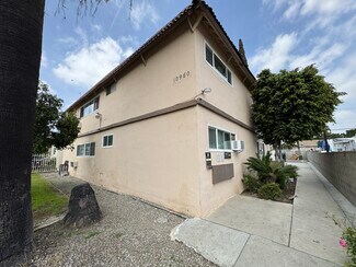 Plus de détails pour 10960 Sutter Ave, Pacoima, CA - Logement à vendre