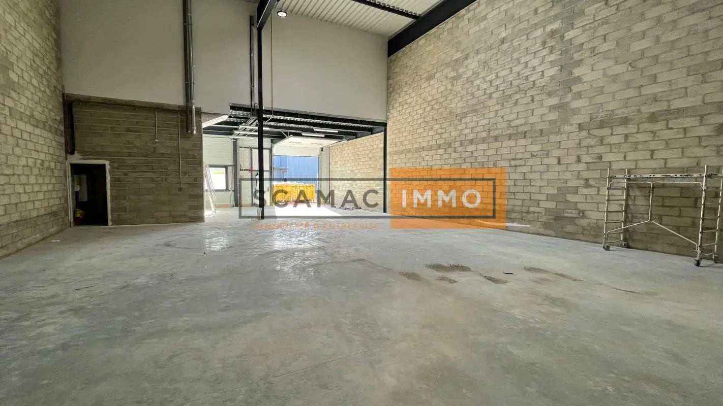 Local d’activités dans Aubergenville à louer Photo de l’immeuble– Image 1 sur 11