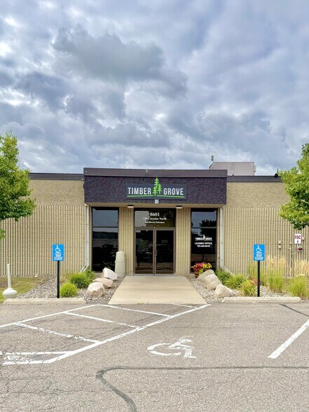 7308 Aspen Ln N, Brooklyn Park, MN à louer - Photo de l’immeuble – Image 3 sur 20