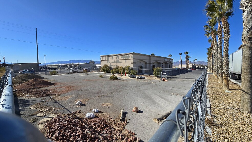 2341 E Postal Dr, Pahrump, NV à vendre - Photo de l’immeuble – Image 3 sur 6