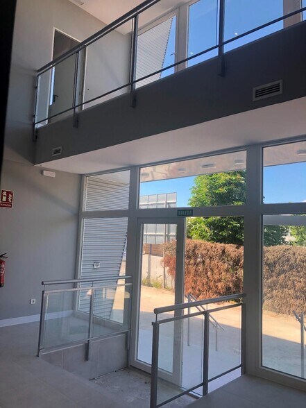 Industriel/Logistique dans Fuenlabrada, Madrid à louer - Photo de l’immeuble – Image 2 sur 9