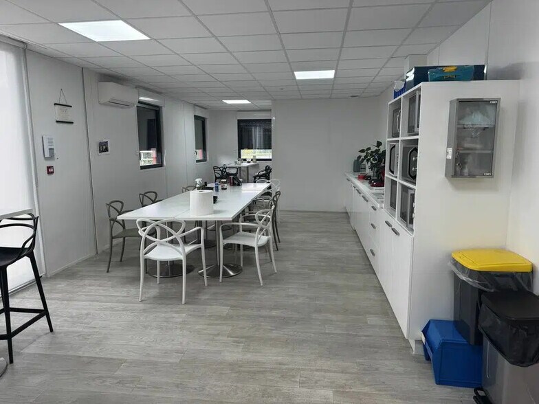 Local d’activités dans Gaillac à louer - Photo de l’immeuble – Image 3 sur 10