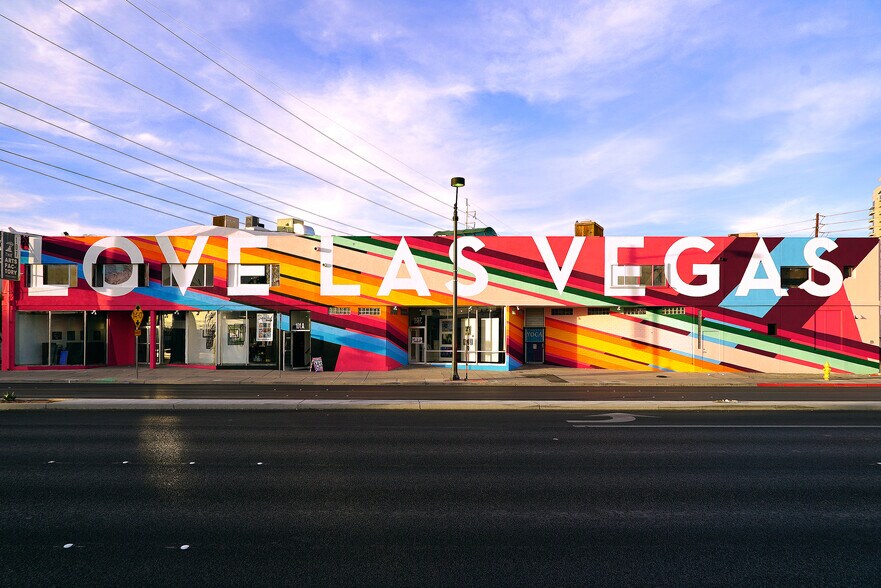 101-107 E Charleston Blvd, Las Vegas, NV à vendre - Photo de l’immeuble – Image 1 sur 12