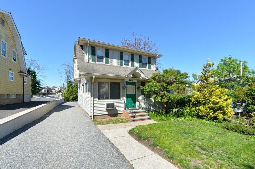 169 Dayton St, Ridgewood, NJ à vendre - Photo de l’immeuble – Image 1 sur 10