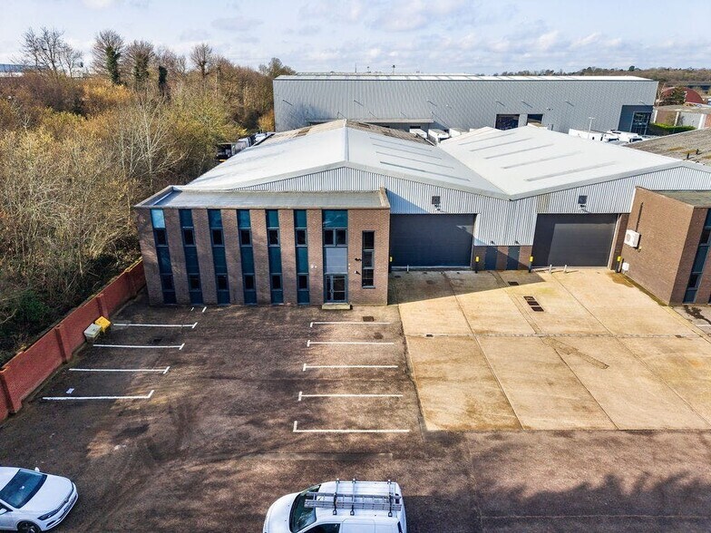 Units 3 & 4, Bracknell Business Centre, Downmill Rd, Bracknell à louer - Photo de l’immeuble – Image 2 sur 4