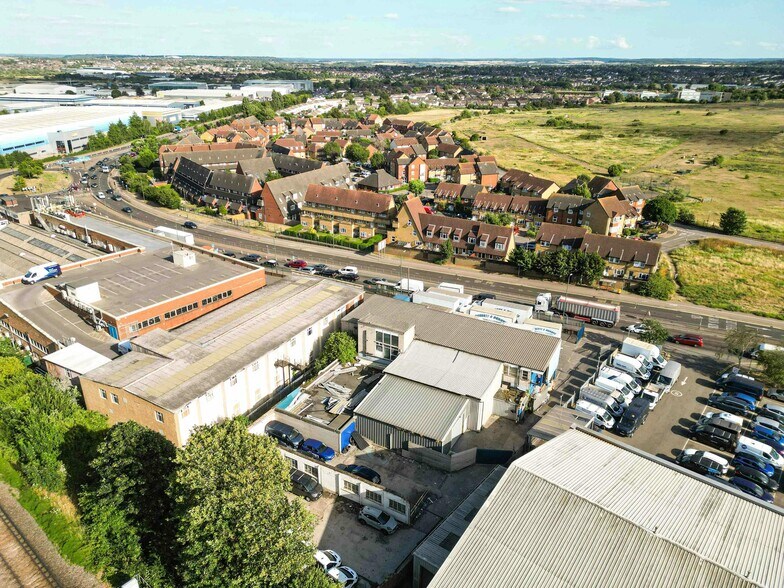 Thames Rd, Crayford à vendre - Photo de l’immeuble – Image 3 sur 6