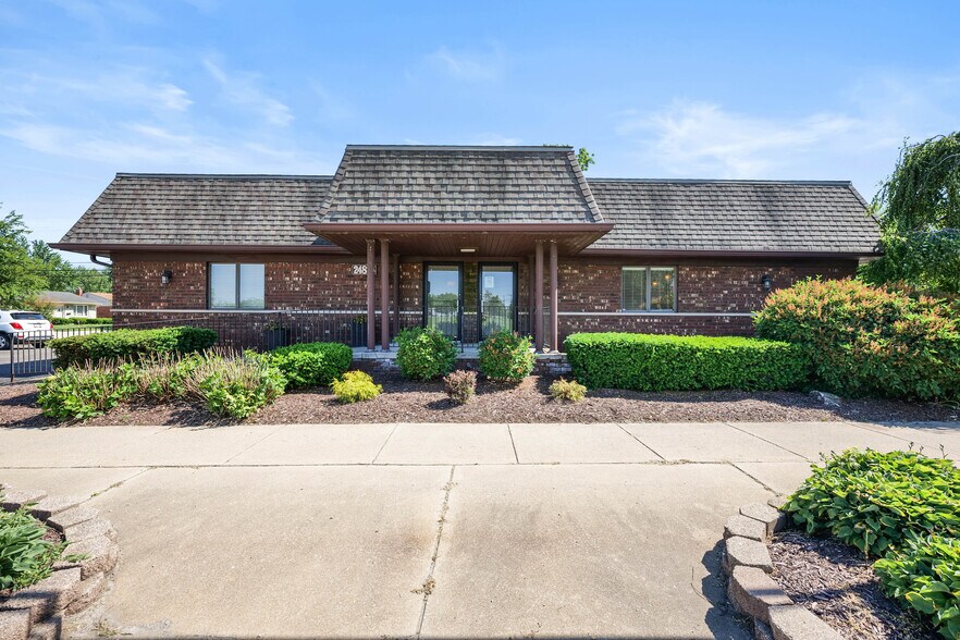 24825 Eureka Rd, Taylor, MI à vendre - Photo de l’immeuble – Image 1 sur 30