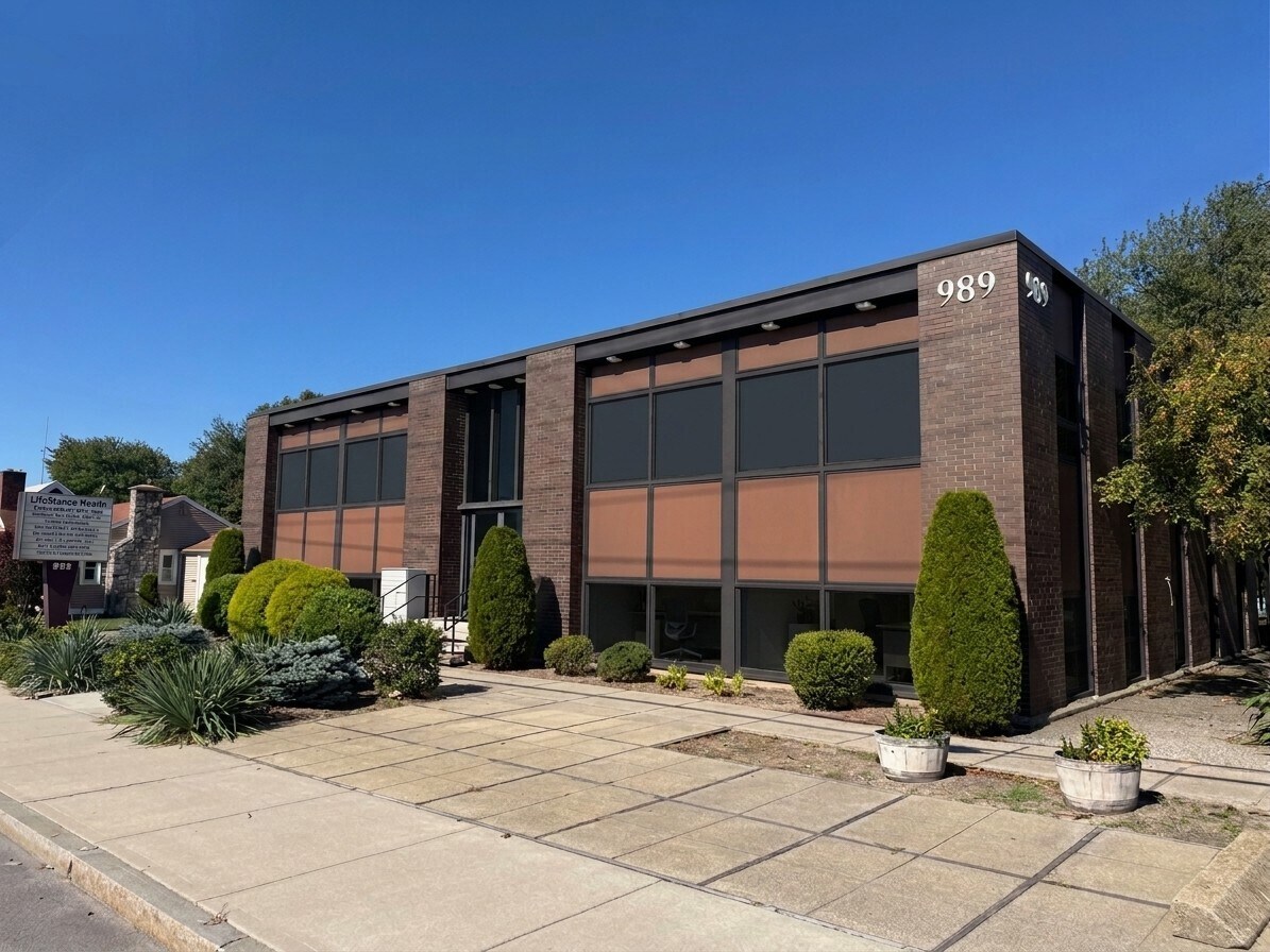 989 Reservoir Ave, Cranston, RI à louer Photo de l’immeuble– Image 1 sur 15