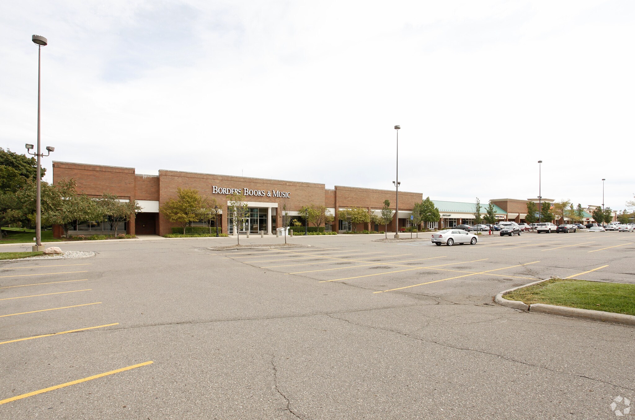 43075-43271 Crescent Blvd, Novi, MI à louer Photo principale– Image 1 sur 25