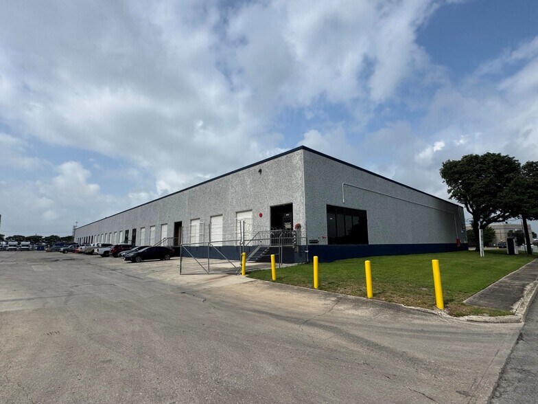 4514-4520 Tejasco, San Antonio, TX à louer - Photo de l’immeuble – Image 2 sur 2