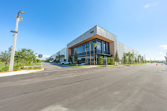 311 Racetrack Loop, Pompano Beach, FL à louer Photo de l’immeuble– Image 1 sur 21