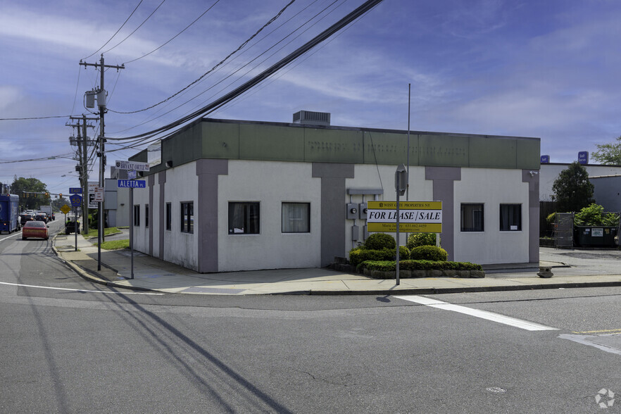 1918 Union Blvd, Bay Shore, NY à louer - Photo de l’immeuble – Image 1 sur 7