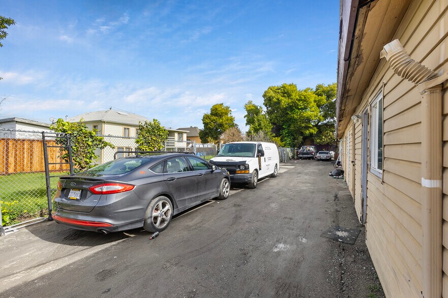 5720 International Blvd, Oakland, CA à vendre - Photo de l’immeuble – Image 3 sur 17