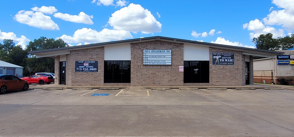 901 E Highway 90A, Richmond, TX à louer - Photo de l’immeuble – Image 2 sur 18