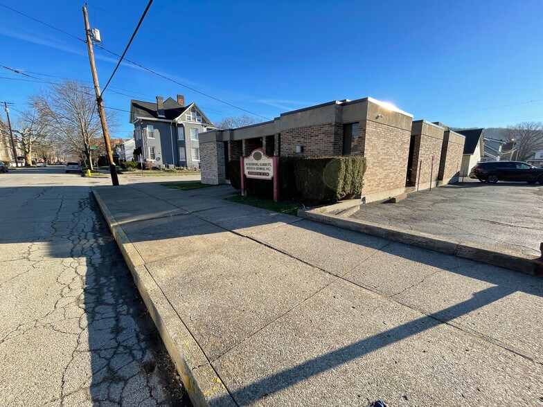 1126 6th Ave, Beaver Falls, PA à vendre - Photo de l’immeuble – Image 2 sur 21