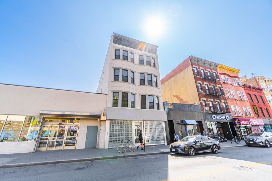 800 Manhattan Ave, Brooklyn, NY à louer - Photo de l’immeuble – Image 2 sur 32