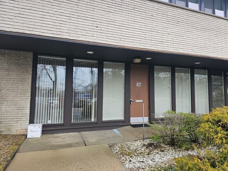 124 Main St, Huntington, NY à louer - Photo de l’immeuble – Image 1 sur 18