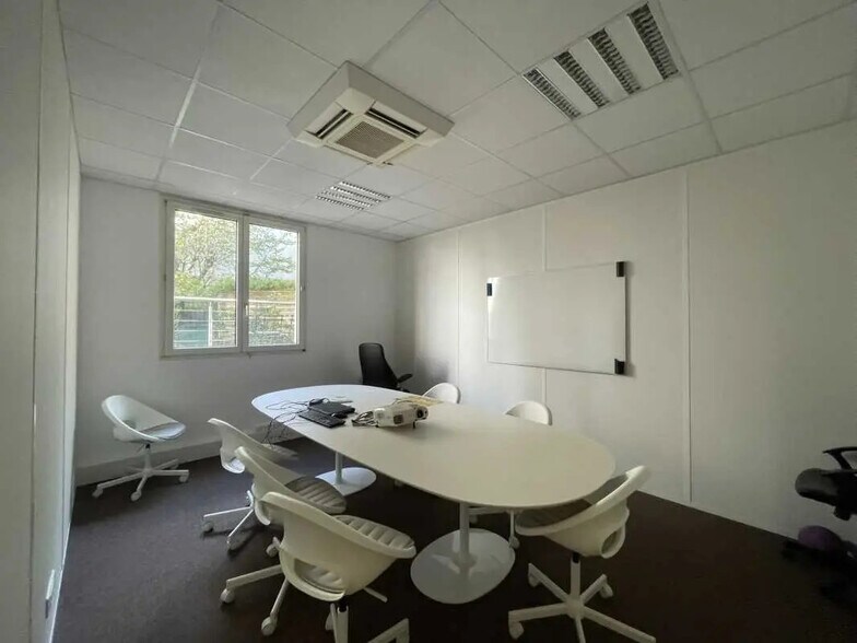 Local d’activités dans Montrouge à louer - Photo de l’immeuble – Image 3 sur 7