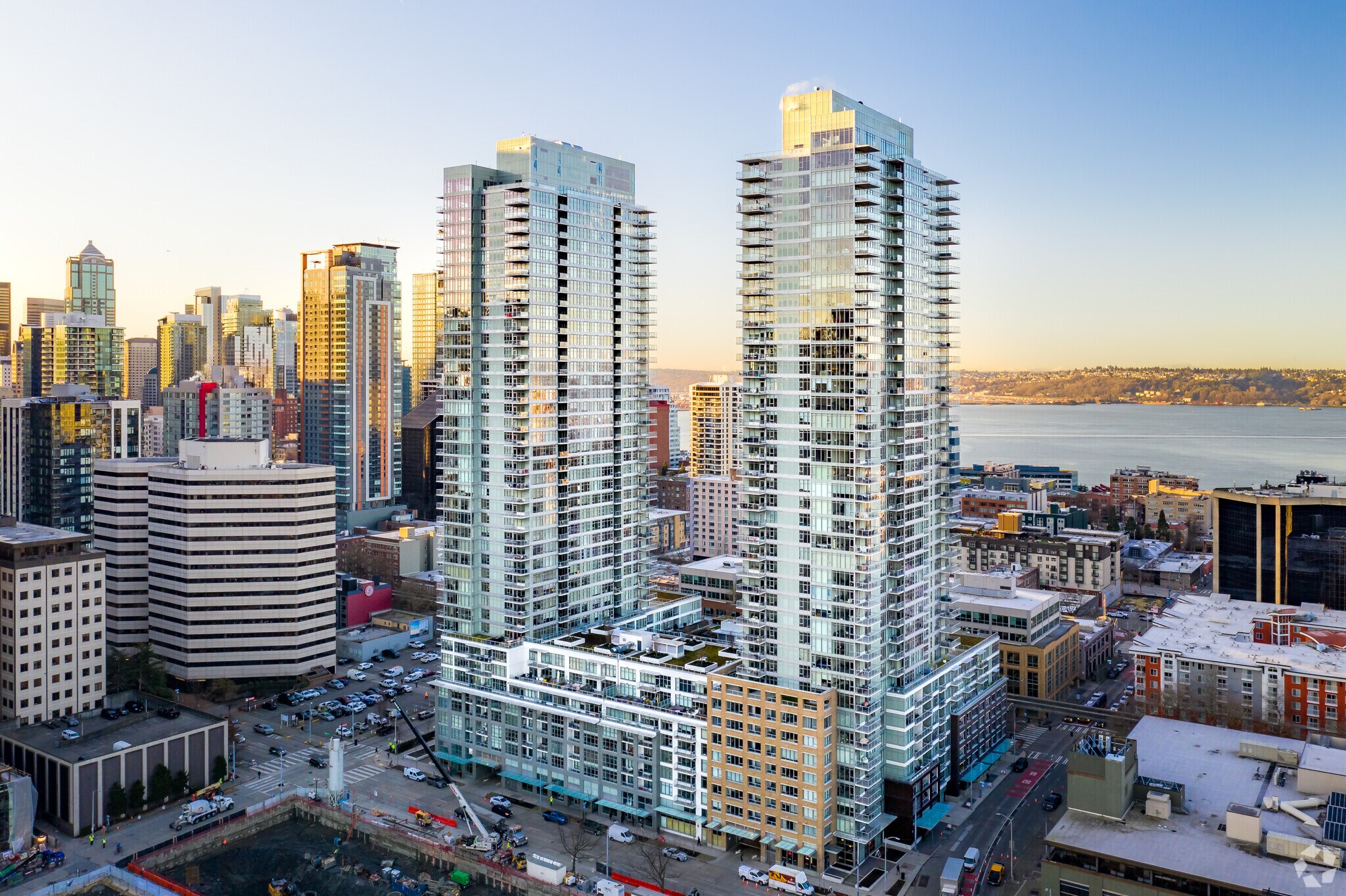 588 Bell St, Seattle, WA à louer Photo de l’immeuble– Image 1 sur 3
