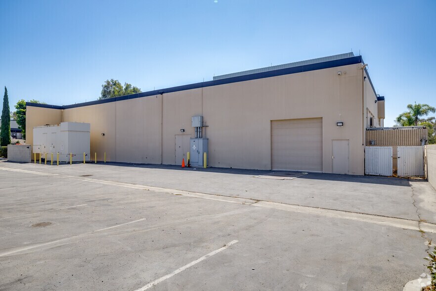 2160 Las Palmas Dr, Carlsbad, CA à louer - Photo de l’immeuble – Image 3 sur 12