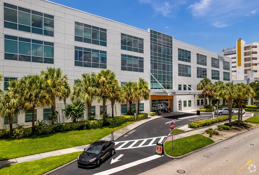 625 6th Ave S, Saint Petersburg, FL à louer - Photo de l’immeuble – Image 3 sur 9