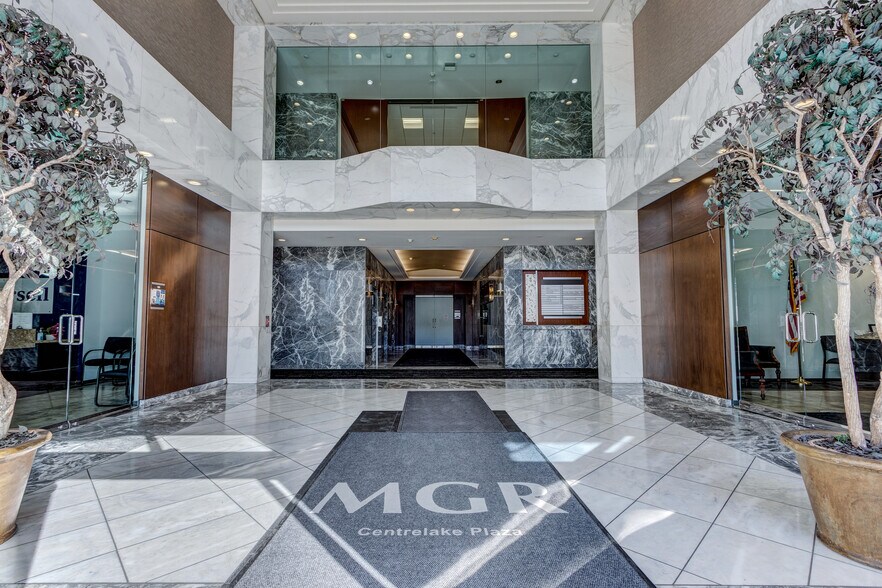 3401 Centrelake Dr, Ontario, CA à louer - Hall d’entrée – Image 3 sur 9