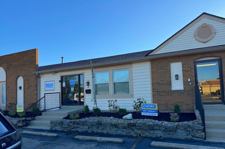 9280 Plainfield Rd, Blue Ash, OH à louer - Photo de l’immeuble – Image 3 sur 17