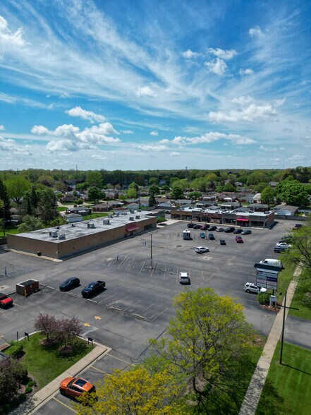 22525-22795 Wick Rd, Taylor, MI à louer - Photo de l’immeuble – Image 2 sur 3