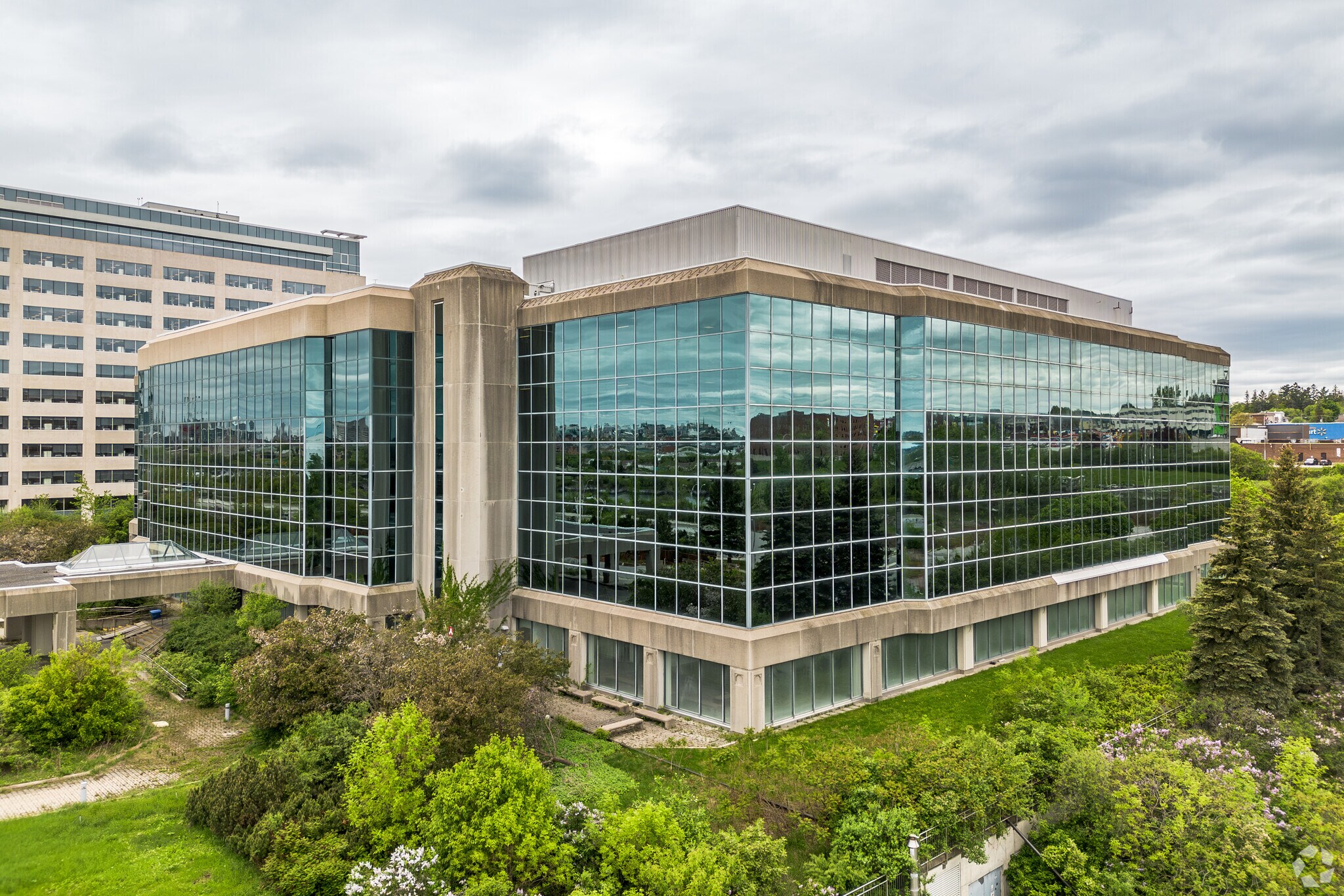 555 Boul Carriere, Gatineau, QC à vendre Photo principale– Image 1 sur 6