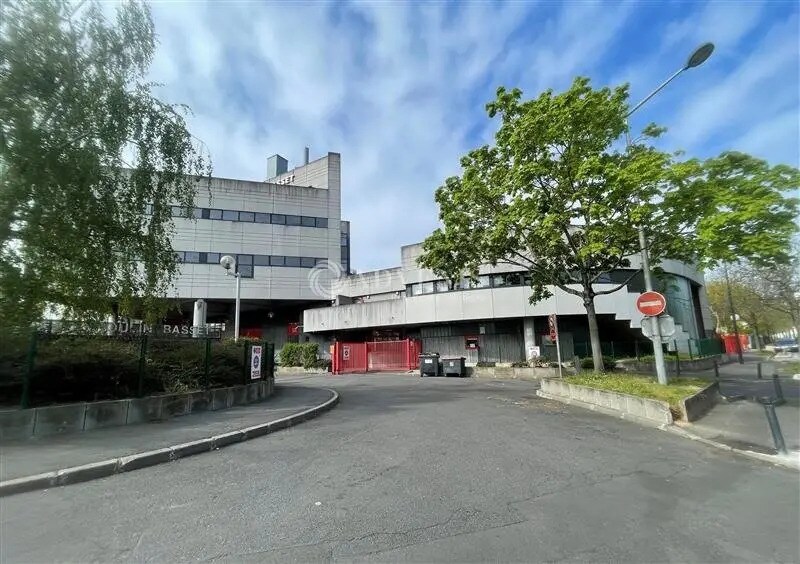 Local d’activités dans Saint-Denis à louer - Photo de l’immeuble – Image 1 sur 12