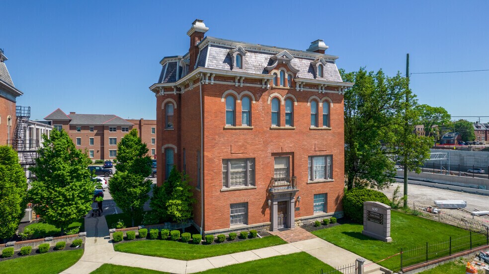 630 E Broad St, Columbus, OH à vendre - Photo de l’immeuble – Image 3 sur 8