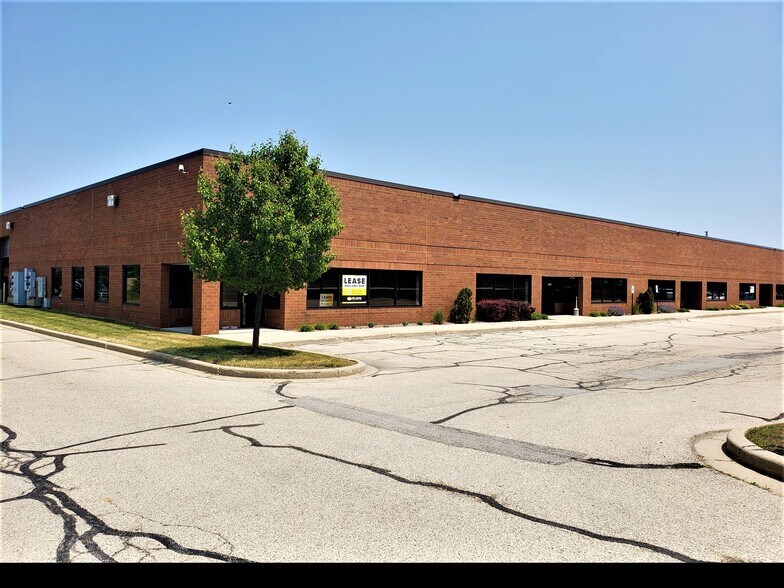 9803-9835 S 13th St, Oak Creek, WI à louer - Photo de l’immeuble – Image 3 sur 9