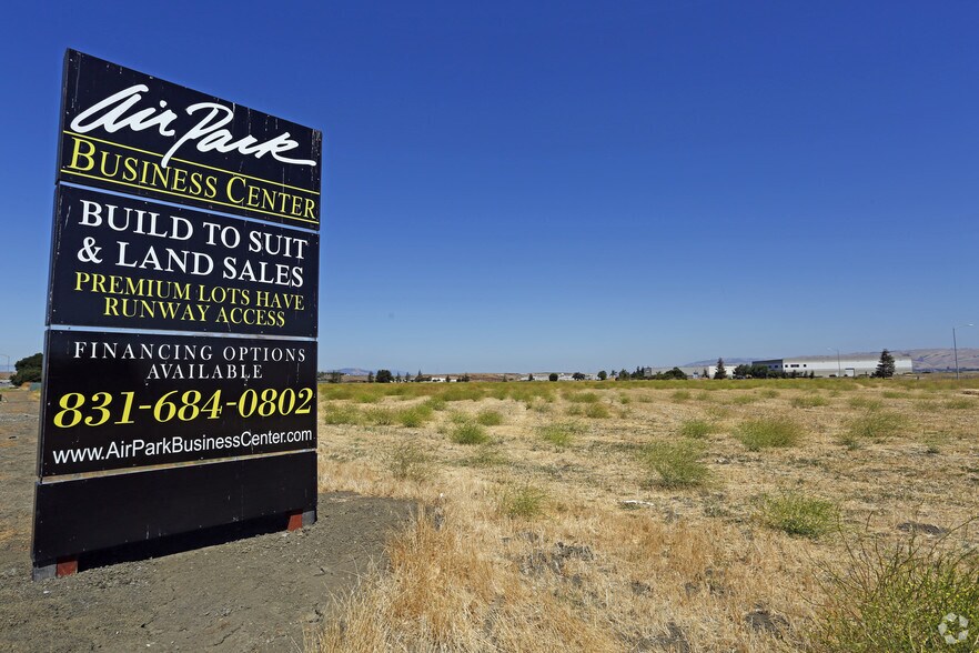 Airpark Business Center portefeuille de 5 biens à vendre sur LoopNet.fr - Photo principale – Image 3 sur 4