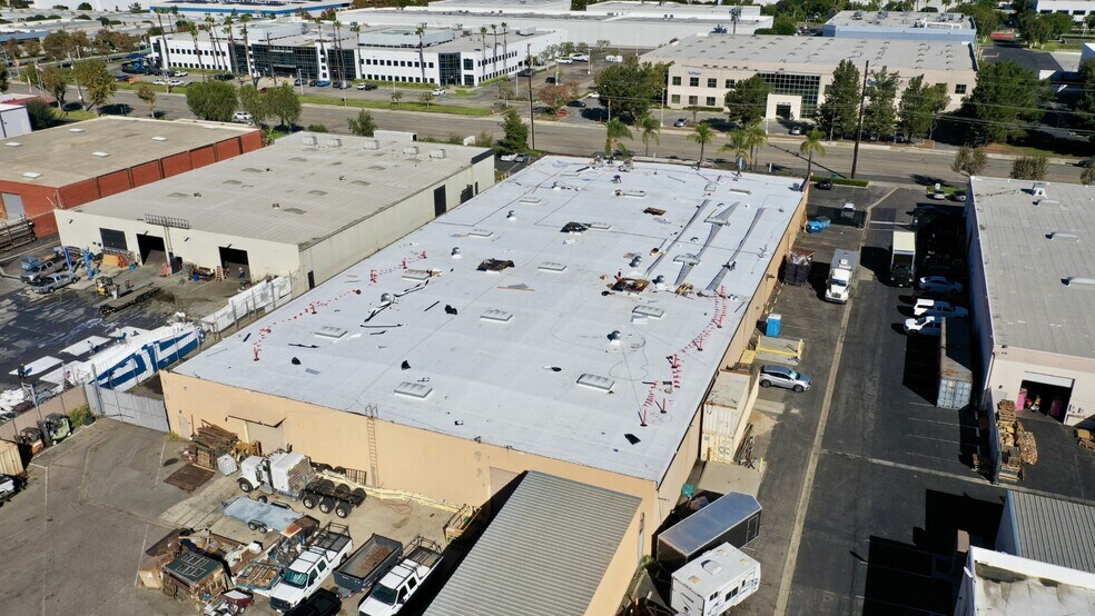 4930 E La Palma Ave, Anaheim, CA à louer - Photo de l’immeuble – Image 2 sur 7