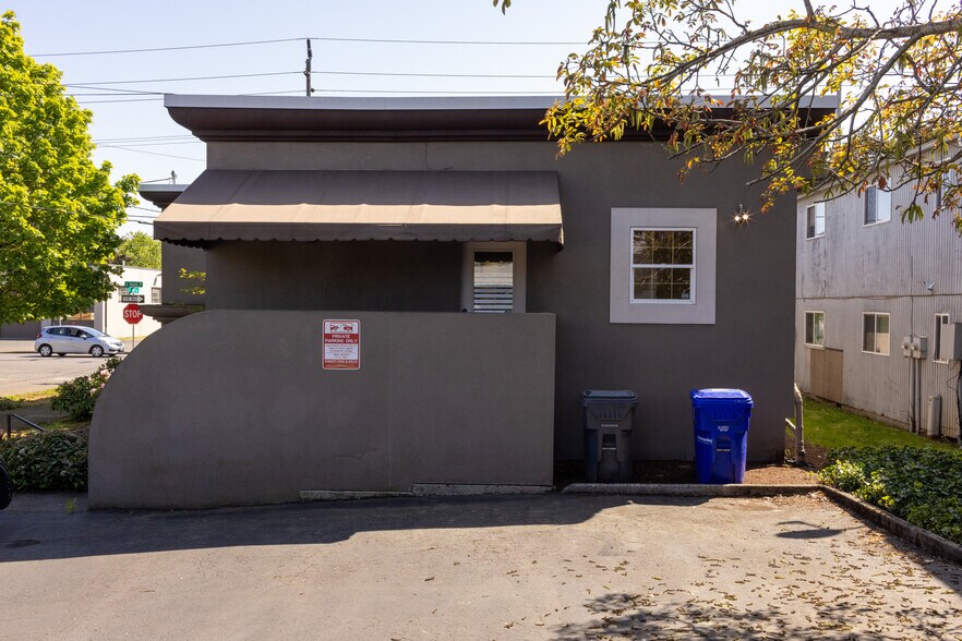 8333 SE Stark St, Portland, OR à vendre - Photo de l’immeuble – Image 2 sur 13