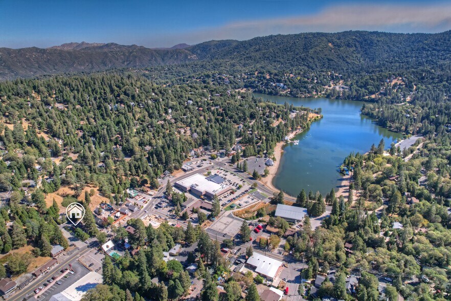 24028 Lake Dr, Crestline, CA à vendre - Photo de l’immeuble – Image 2 sur 27