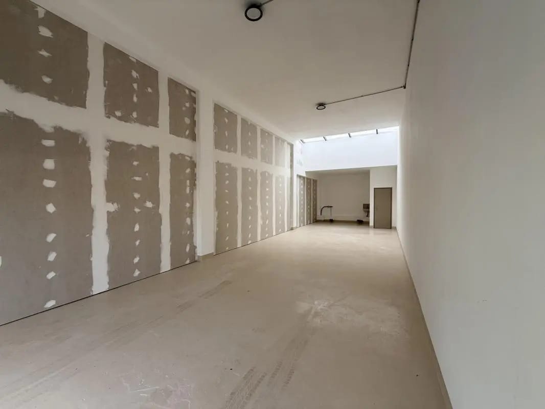 Local d'activités dans Fréjus à vendre Photo intérieure– Image 1 sur 3