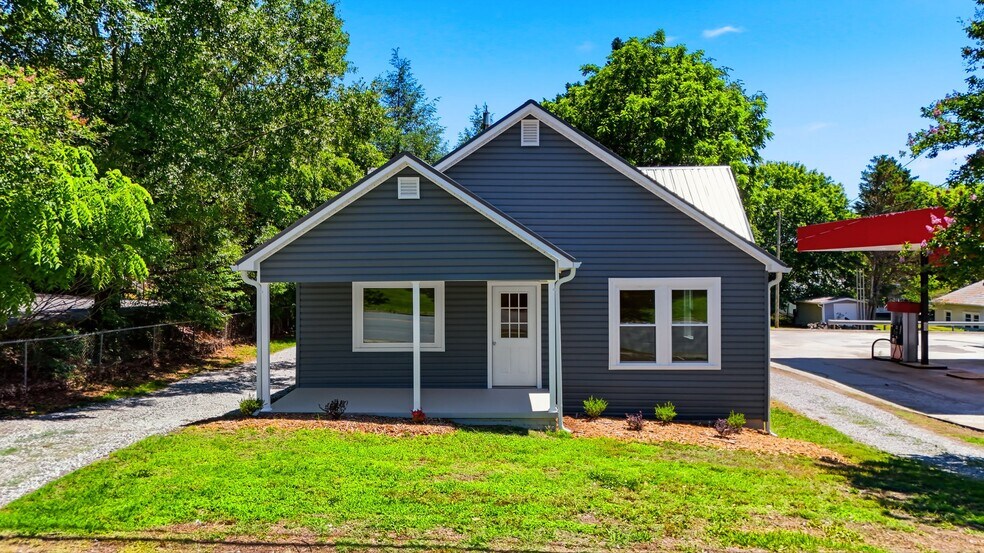 1303 S Sterling, Morganton, NC à vendre - Photo de l’immeuble – Image 1 sur 14